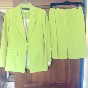 Spring suit with stitching detail